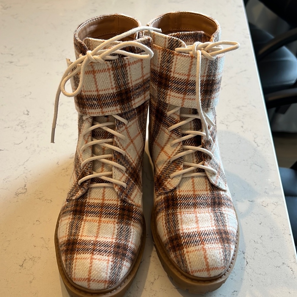 Jessica Simpson boots